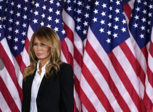Non è nel ritratto natalizio: che fine ha fatto Melania Trump?