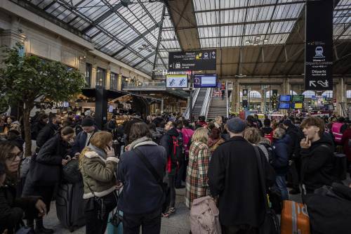 Tunnel allagato e Eurostar cancellati: è caos treni tra Parigi e Londra