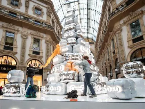 La vernice di Gucci: contro i vandali ma solo a parole