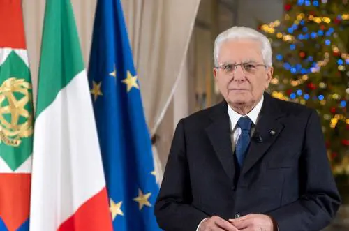Pace, donne, social. Mattarella unisce il Paese e i partiti. "Forti insieme"