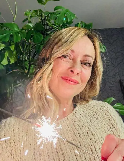 Gli auguri di Giorgia Meloni agli italiani: "Ora sto meglio"