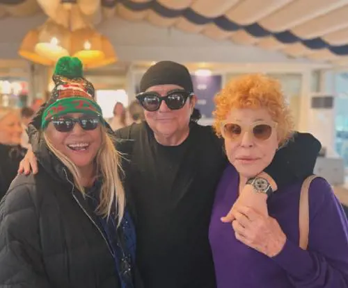 "Due p... che non ne posso più". Virale il video di Ornella Vanoni e Mara Venier insieme a San Silvestro