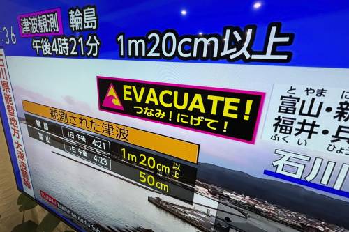 Nel terremoto oltre 50 vittime. "È una corsa contro il tempo"