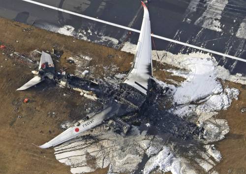 "Evacuazione da manuale": così si sono salvati i passeggeri del Japan Airlines