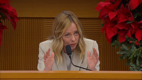 Meloni: "l'intelligenza artificiale non deve colpire il mercato del lavoro"
