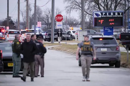 Iowa, sparatoria in una scuola, morto l'assalitore: almeno tre feriti