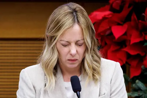 "Sto a morì...". Il "fuorionda" della Meloni in conferenza stampa