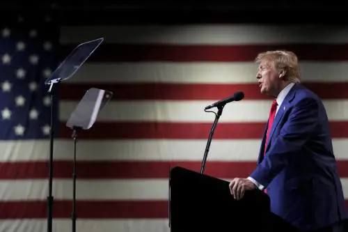 "Epstein aveva i video porno di Trump"