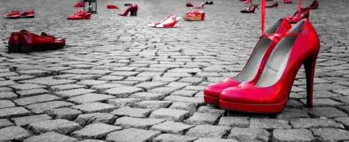 Malgrado il nuovo Codice Rosso voluto dal Governo in tutta Italia continuano a ripetersi casi di violenza nei confronti di donne, compiuti soprattutto da "ex" dopo la fine della relazione