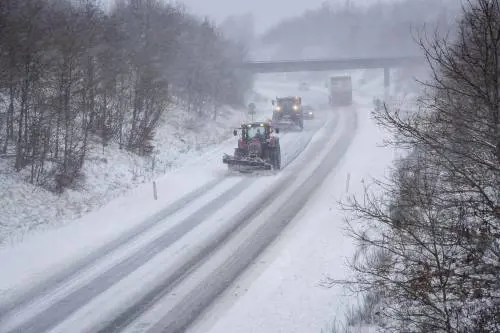 Bufere di neve, vento a 100 Km/h: il maltempo dell’Immacolata