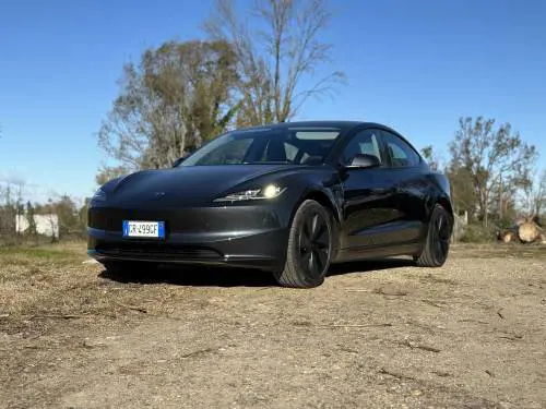 Tesla Model 3 Highland RWD: guarda la gallery 
