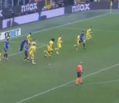Il Verona tuona: "Il gol dell'Inter è irregolare, c'è fallo di Bastoni su Duda"
