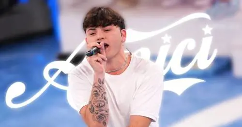 "Amici", Petit e Radio Zeta: il pop passa sempre dalla radio