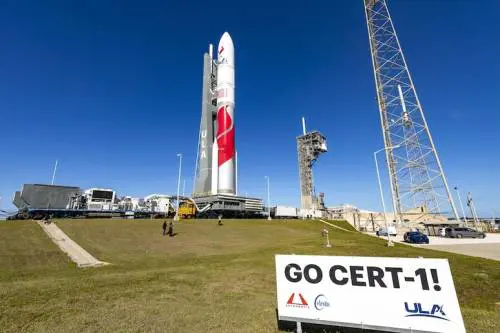 Razzo Vulcan verso lo spazio: così i privati riportano la Nasa sulla Luna