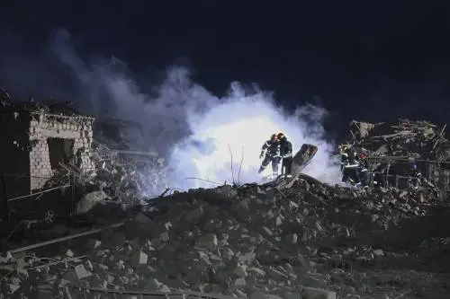 Pioggia di missili sull'Ucraina: raid russi contro i civili nelle città