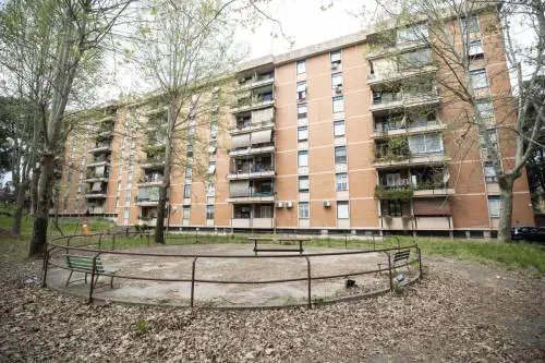 Lascia le chiavi ad una persona di fiducia e trova casa occupata da extracomunitari