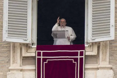 Alleluia, la Chiesa mette fine alla liturgia ridotta a carnevale