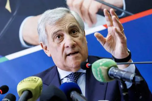 Tajani gela il nervoso Renzi. "Cannibalizzati? Pensi a Iv"