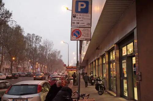 "Costretto a spendere ogni mese 450 euro di soste per poter lavorare"