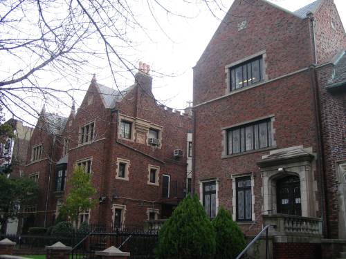 La sinagoga a Brooklyn dove si sono tenuti gli scontri (Fonte: Wikimedia Commons)