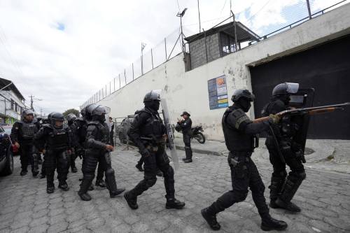 Ecuador, scontri e saccheggi: decretato lo stato d'emergenza