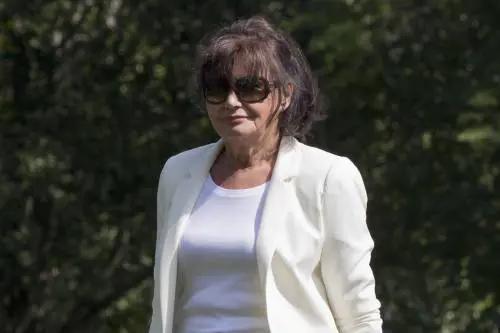 È morta la mamma, ecco perché Melania non era con Trump nella foto natalizia