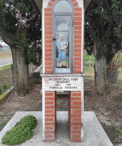Il biglietto provocatorio lasciato dai ladri sotto la statua