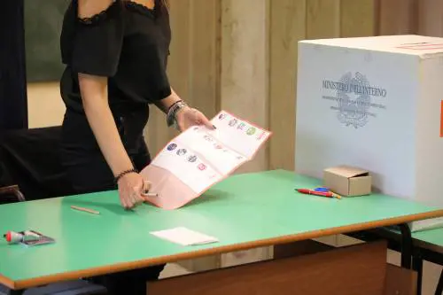 "Tutto azzardato". Il sondaggista gela la sinistra sull'effetto Sardegna