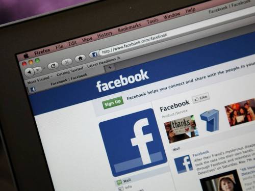 "Può contenere immagini forti". E Facebook censura l'Accademia della Crusca