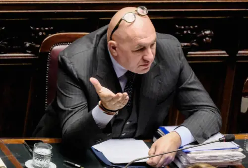"Lo scopro ora". Crosetto spiazzato: cos'è successo al ministero