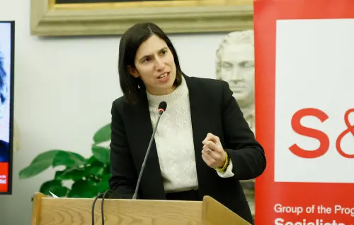 Europee, il solito disco rotto di Schlein: "Fermare l'onda nera"