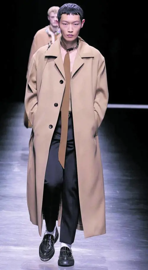 La moda fa "manifesti" ma i vestiti sono muti