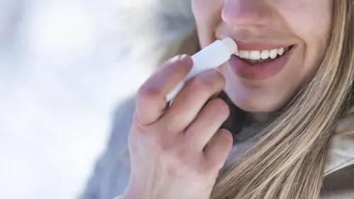 Come trattare rapidamente le labbra screpolate