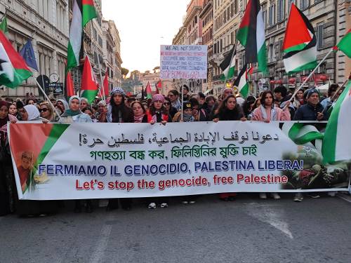 Sinistra radicale in corteo: "Palestina Libera"