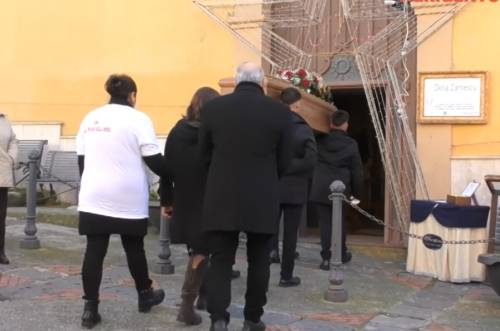 Duplice femminicidio di Naro, chiesa deserta per funerali di Delia Zarnescu