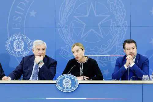 L'estate fa salire tutto il centrodestra