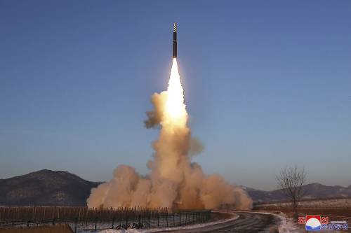 "Lanciato un missile balistico": l'ultima provocazione di Kim Jong Un
