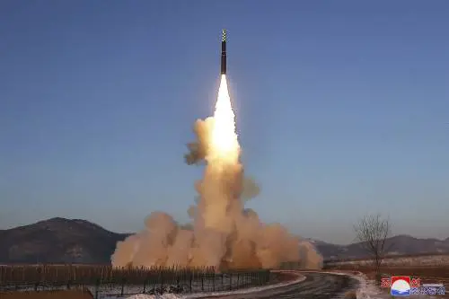 "Lanciato un missile balistico": l'ultima provocazione di Kim Jong Un