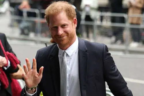 Harry il regalo da 8mila sterline al nipote Louis, la reazione di William e Kate