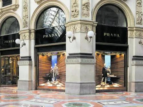 Giallo Prada, spunta l'offerta di un fondo anglo-francese