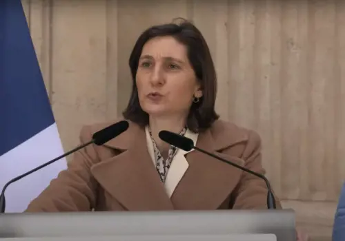 "Insegnanti assenteisti". Bufera sul nuovo governo in Francia