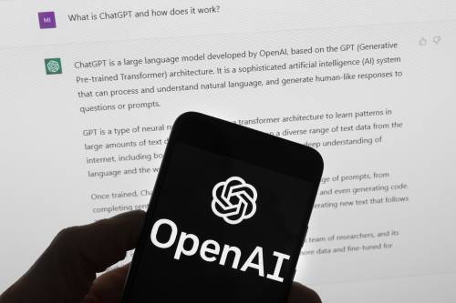 ChatGPT pronto a sbarcare sugli iPhone. Apple sta trattando con OpenAI e Google