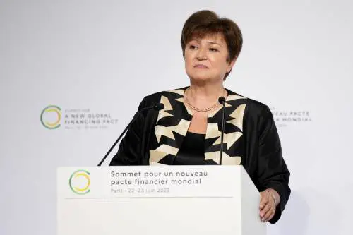 Fmi vede altri due tagli ai tassi della Bce, ma c'è la mina inflazione