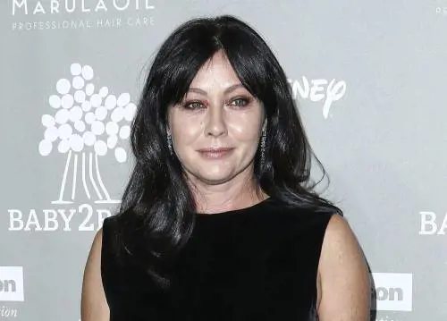 "Me ne sto andando. Trasformate le mie ceneri in gioielli". Le volontà di Shannen Doherty
