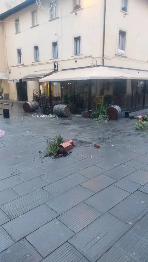 Una delle attività vandalizzate a Sansepolcro