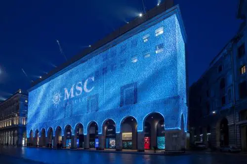 La "bellezza del mare" inonda le vetrine di Rinascente