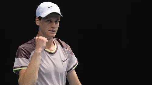 Sinner c’è. Battuto de Jong: l’azzurro vola al terzo turno degli Australian Open