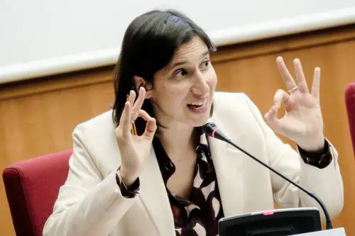 "Solo per l'intervento finale”. Schlein diserta il "conclave" Pd a Gubbio