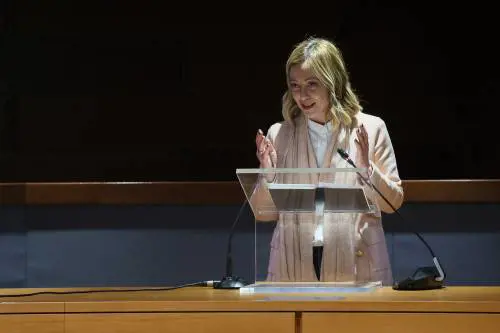 “La revisione del Pnrr possibile e doverosa”. Meloni esulta in conferenza stampa con Von Der Leyen