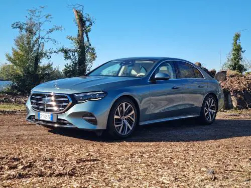 Mercedes Classe E 2024: guarda la gallery della prova